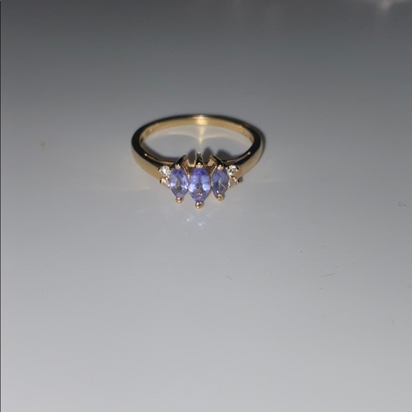 Jewelry - 14k gold ring with diamonds